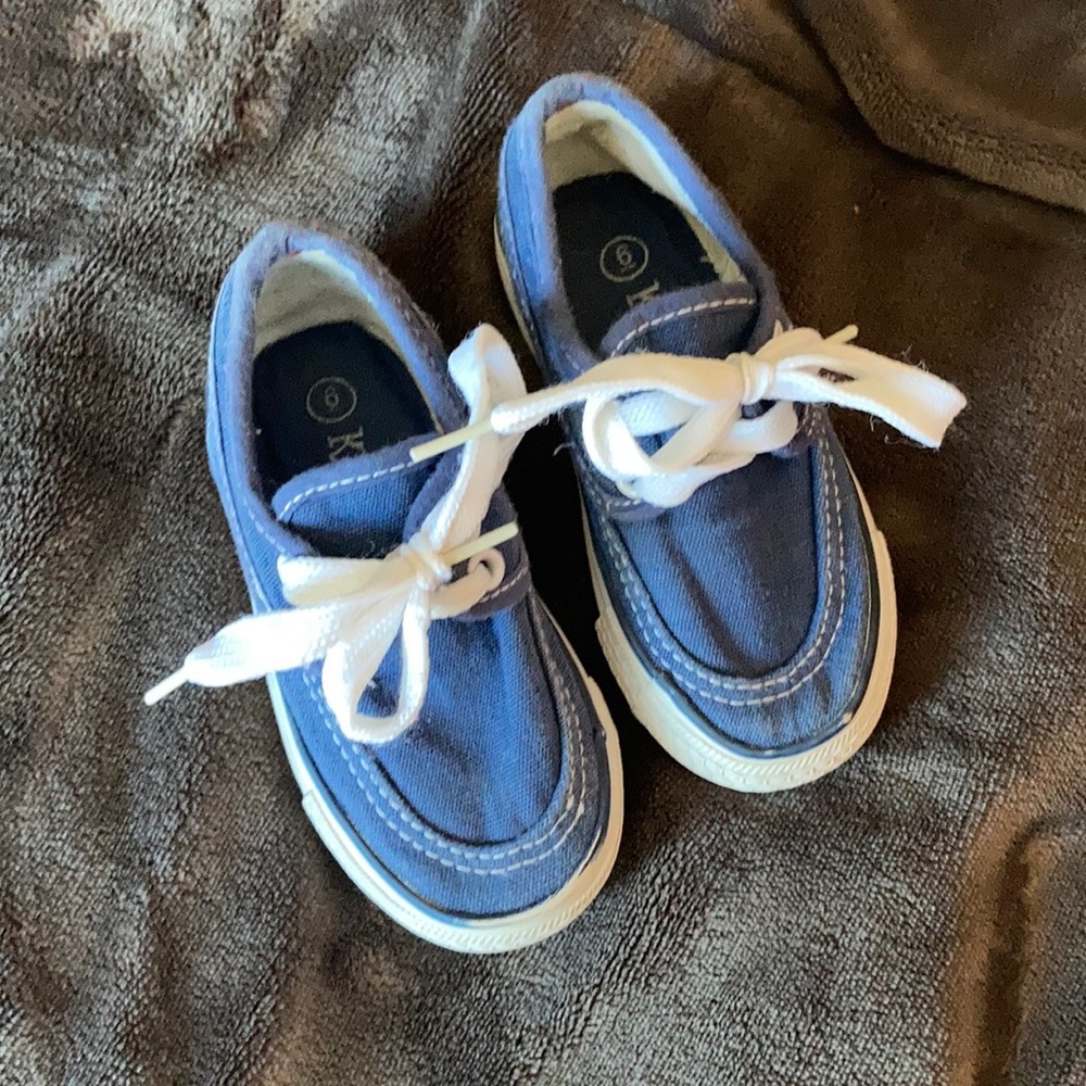 Kids size 6 kidgets shoes